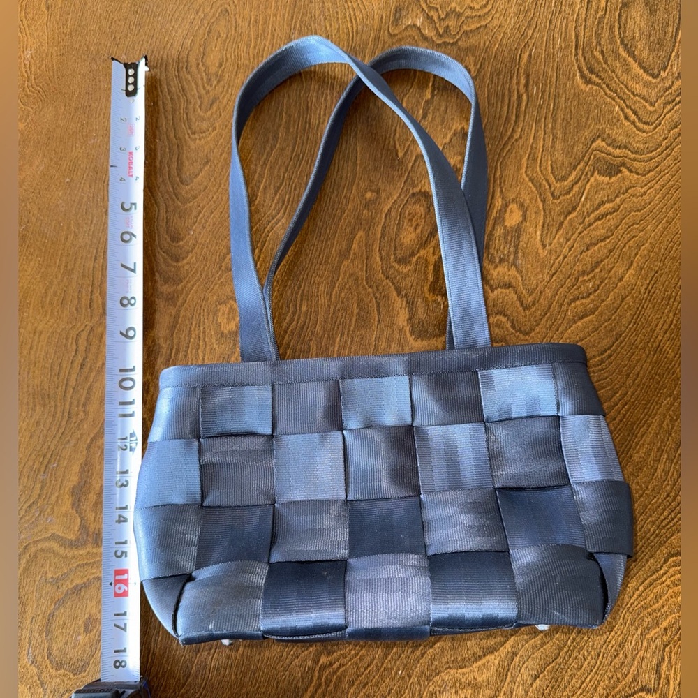 Seatbelt Bag, grey color, great condition. - Picture 3 of 5